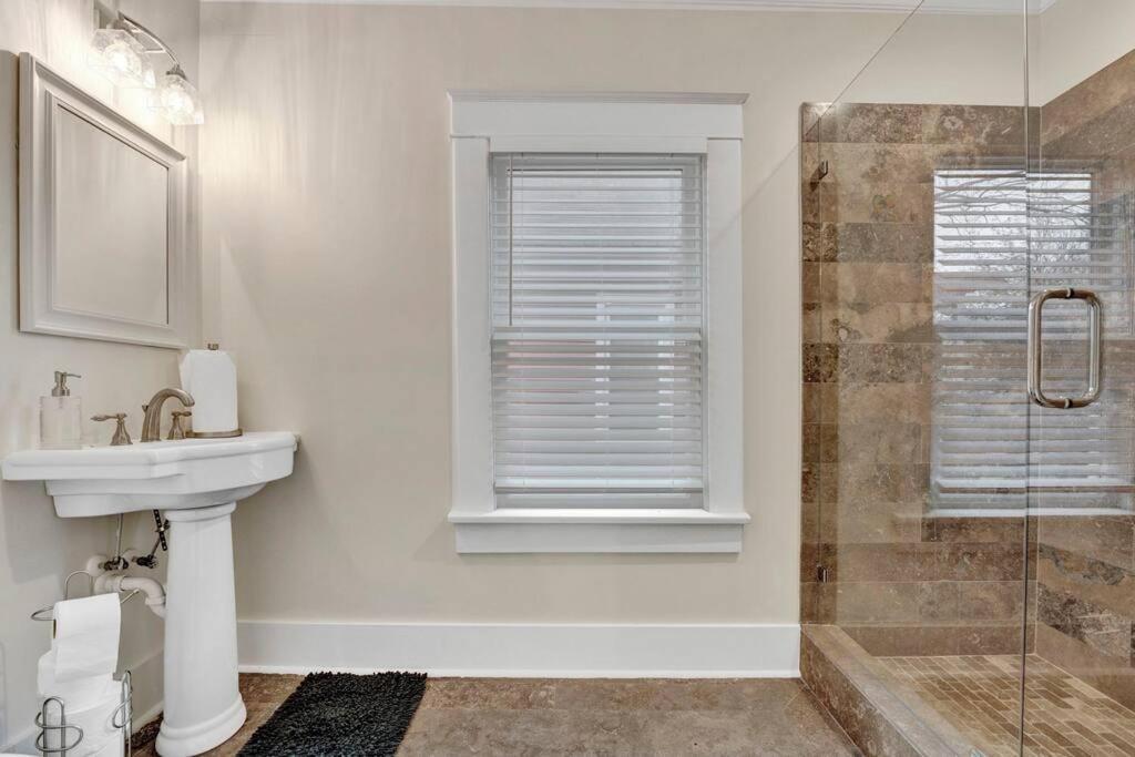 The Victorian - Elegant 3Br Home Near Overton メンフィス エクステリア 写真